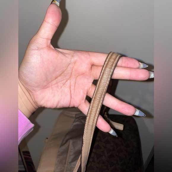 Michael Kors Jet Set Tote - Picture 8 of 9